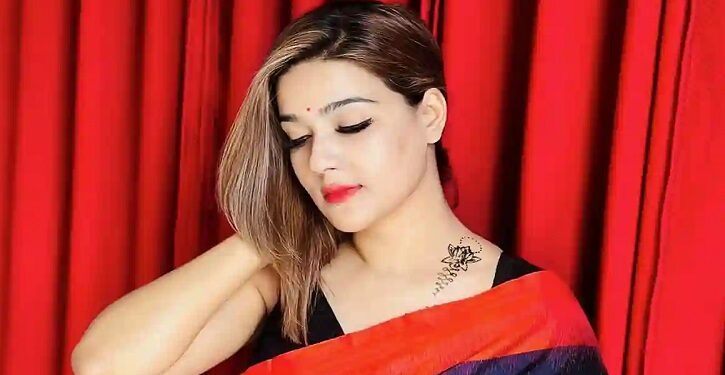 ফেসবুকে স্ট্যাটাস দিয়ে দেশ ছাড়লেন মাহি