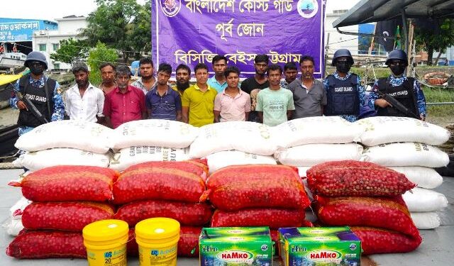 ৪৩০ বস্তা সার ও ৬০০ বস্তা আলুসহ ১৩ পাচারকারী আটক