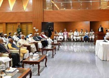 রাজনৈতিক দলগুলোর সঙ্গে প্রধান উপদেষ্টার বৈঠক আজ