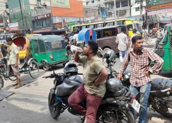 গরমে হাঁসফাঁস ঢাকাবাসী