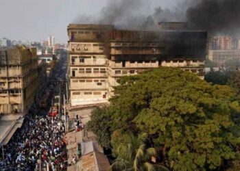 হাজারীবাগে ভয়াবহ আগুন, সোয়া এক ঘণ্টা পর নিয়ন্ত্রণে
