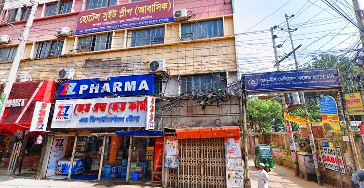 রাজধানীতে আবাসিক হোটেলে বাবা-মাসহ সন্তানের রহস্যজনক মৃত্যু