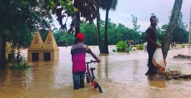 ফেনীর মুহুরী নদীর বেড়িবাঁধে ভাঙন, কয়েকটি গ্রাম প্লাবিত