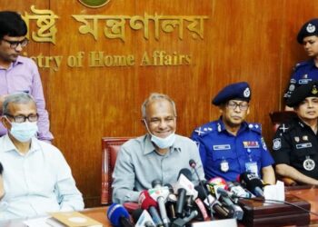 আসিফ মাহমুদের অস্ত্র ইস্যু ‘একটি ভুল’ : স্বরাষ্ট্র উপদেষ্টা