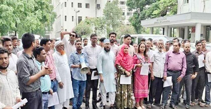 চাকরি অধ্যাদেশ বাতিলের দাবিতে ফের সচিবালয়ে বিক্ষোভ