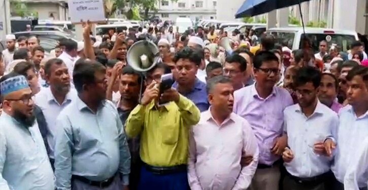 আজও সচিবালয়ে বিক্ষোভ