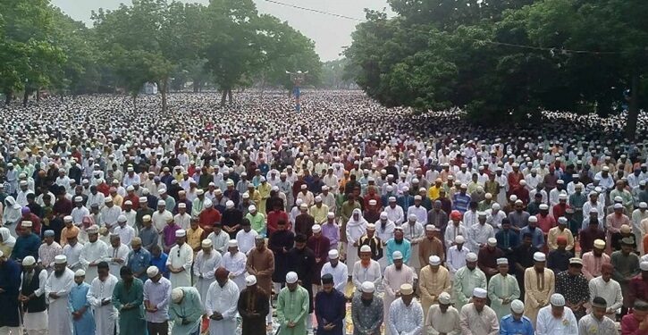 শোলাকিয়ায় ১৯৮তম ঈদুল আজহার জামাত অনুষ্ঠিত