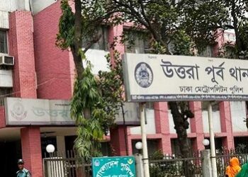 উত্তরায় সড়কে দাঁড়িয়ে থাকা মানুষের ওপর উঠে গেল ট্রাক, নিহত ৩