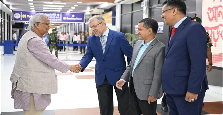 দেশে ফিরেছেন প্রধান উপদেষ্টা ইউনূস
