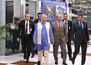 লন্ডন পৌঁছে হোটেল ল‌বিতেই একাধিক বৈঠক করবেন ড. ইউনূস