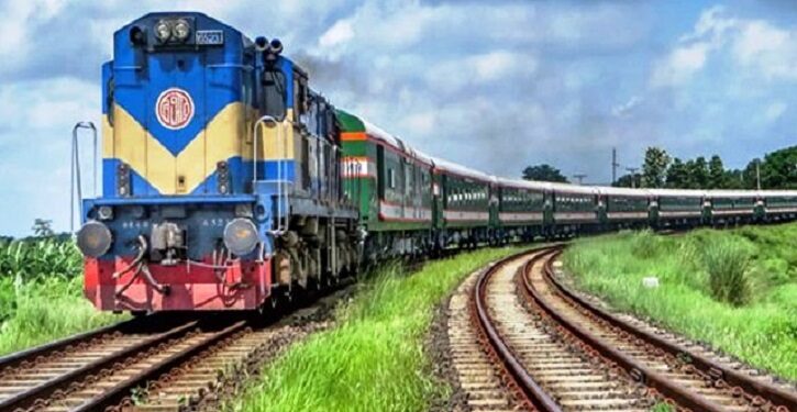লাইনচ্যুত পাহাড়িকা এক্সপ্রেস, চট্টগ্রাম রুটে ট্রেন চলাচল বন্ধ