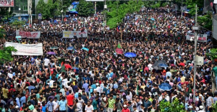 ৭ জুলাই: বাংলা ব্লকেডে স্থবির ঢাকা, কোটা বাতিলে এক দফা কর্মসূচি ঘোষণা
