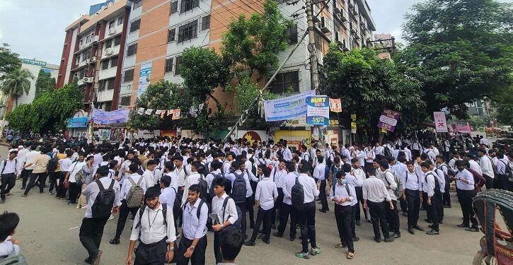 অধ্যক্ষের পদত্যাগ দাবিতে ফের উত্তাল ঢাকা সিটি কলেজ