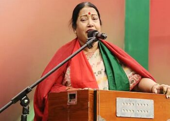 টাকার অভাবে চিকিৎসা হচ্ছে না ফরিদা পারভীনের, যা বললেন ছেলে