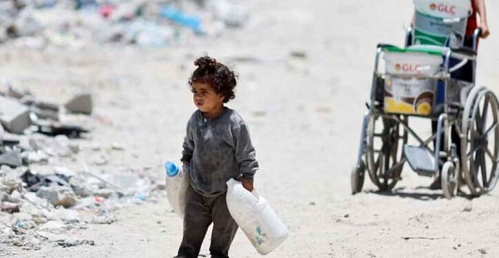 পানি আনতে গিয়ে ইসরায়েলি হামলায় ৬ শিশুসহ নিহত ১০