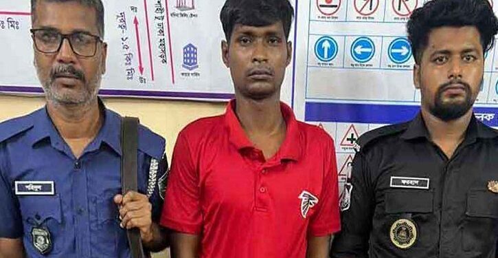 ট্রাকের ধাক্কায় মাইক্রোবাসের ৮ যাত্রী নিহত: চালক গ্রেপ্তার 