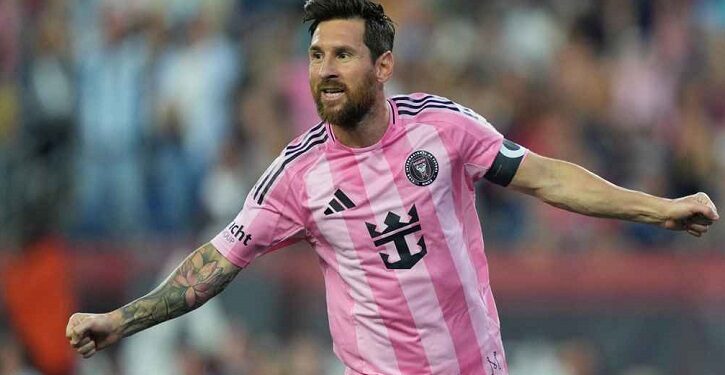 জোড়া গোলে মেসির নতুন রেকর্ড 