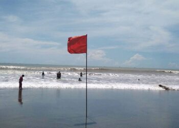 চার সমুদ্রবন্দরে ৩ নম্বর সতর্ক সংকেত