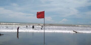 চার সমুদ্রবন্দরে ৩ নম্বর সতর্ক সংকেত