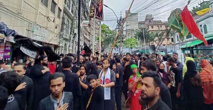 হোসেনি দালান থেকে বের হয়েছে তাজিয়া মিছিল