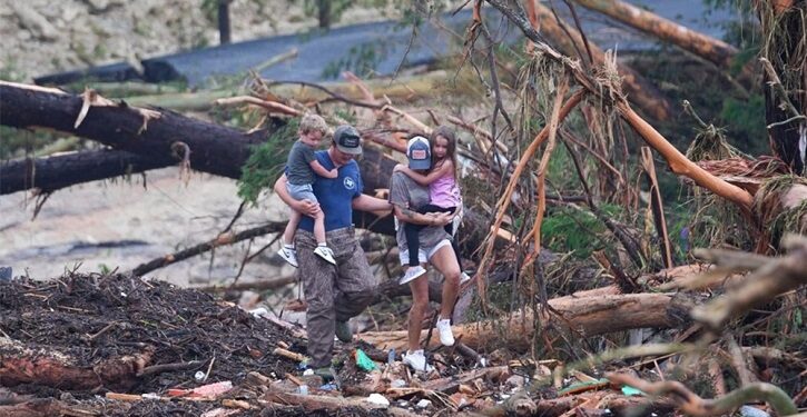 টেক্সাসে ভয়াবহ বন্যায় ১৫ শিশুসহ ৪৩ জনের মৃত্যু