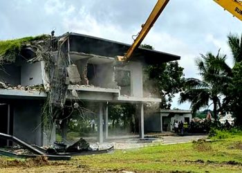সাবেক প্রতিমন্ত্রী বিপুর অবৈধ বাগানবাড়ি গুঁড়িয়ে দিল বিআইডব্লিউটিএ