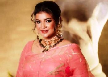দেশের অবস্থা নিয়ে হতাশায় যা বললেন শবনম ফারিয়া
