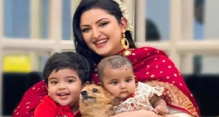 আমার মেয়ে আইসিইউতে: পরীমণি