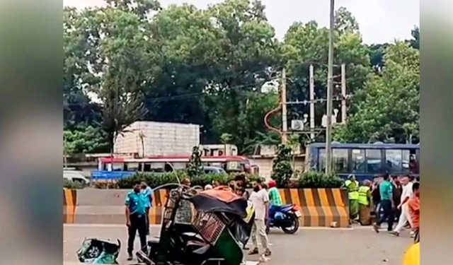 কুর্মিটোলায় লরির সঙ্গে সংঘর্ষে সিএনজি যাত্রীর মৃত্যু