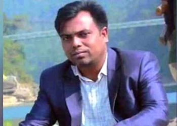 চাঁদাবাজি নিয়ে লাইভের পর সাংবাদিককে প্রকাশ্যে কুপিয়ে হত্যা