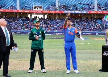 টস জিতে পাকিস্তানকে ব্যাটিংয়ে পাঠালো ভারত