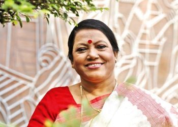শহীদ মিনারে ফরিদা পারভীনের প্রতি শ্রদ্ধা, দাফন কুষ্টিয়ায়