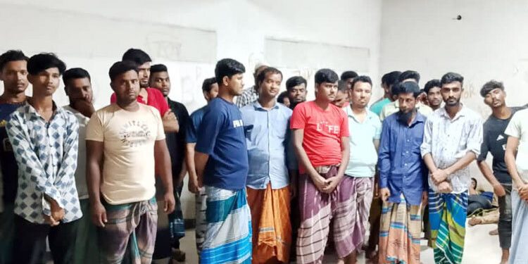 আদাবরে পুলিশকে কোপানোর ঘটনায় আটক ১০২