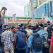 কারওয়ান বাজারে মালয়েশিয়া গমনেচ্ছুদের বিক্ষোভ, যান চলাচল ব্যাহত