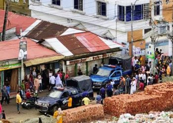 নারায়ণগঞ্জে ফ্ল্যাট থেকে স্বামী-স্ত্রী ও ছেলের মরদেহ উদ্ধার