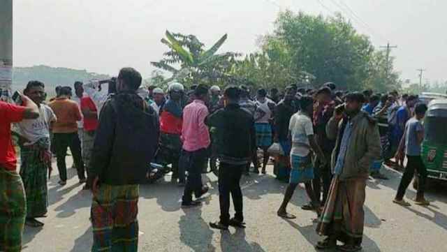 নেত্রকোণা-ময়মনসিংহ মহাসড়কে প্রাণ গেল ২ যাত্রীর