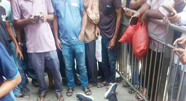 মেট্রোরেলের বিয়ারিং প্যাড মাথায় পড়ে প্রাণ গেল পথচারীর