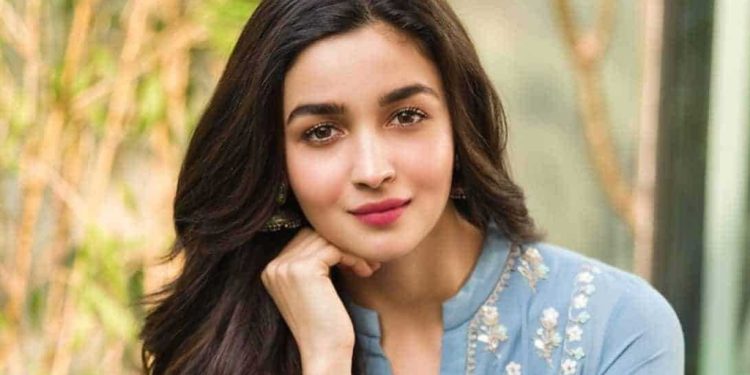 ফিল্মফেয়ারে আলিয়া ভাটের ধারাবাহিক জয় নিয়ে সমালোচনার ঝড়