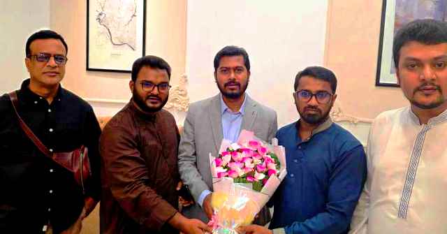 সিঙ্গাপুরে চিকিৎসা শেষে দেশে ফিরলেন নুর