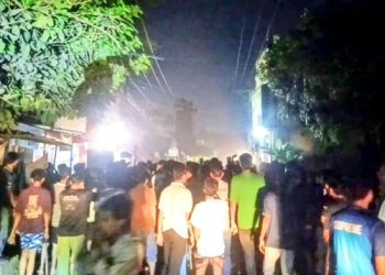 সাভারে ড্যাফোডিল ও সিটি ইউনিভার্সিটির শিক্ষার্থীদের সংঘর্ষ, অগ্নিসংযোগ