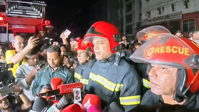 মিরপুরে আগুনের সূত্র এখনো নিশ্চিত নয় ফায়ার সার্ভিস