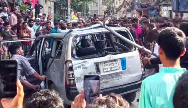 পথচারীকে গাড়িচাপা দিয়ে আরও কয়েকজনকে আহত করেন চালক, অতঃপর..