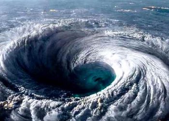 ধেয়ে আসতে পারে ঘূর্ণিঝড়, বন্যার শঙ্কা