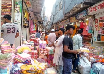 সদরঘাট পাইকারি বাজারে আগুন