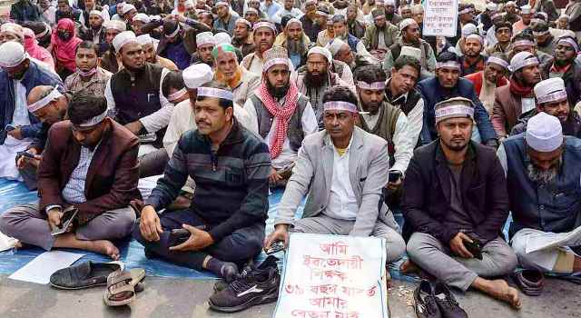 ইবতেদায়ি শিক্ষকদের আন্দোলন অব্যাহত, রোববার ‘লংমার্চ টু যমুনা’