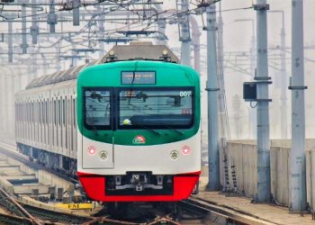 সাময়িক বন্ধের পর চলছে মেট্রোরেল