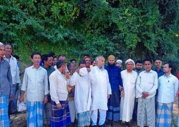 রামুর ডিঙ্গাকাটা সেতু ভেঙ্গে যাওয়ায় বিকল্প কাঠের সেতুর উদ্বোধন