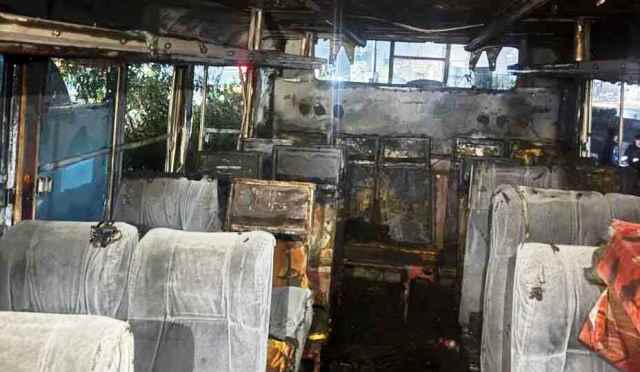 হঠাৎ বাসে আগুন, লাফিয়ে প্রাণে বাঁচলেন চালক