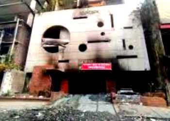 আওয়ামী লীগের কেন্দ্রীয় কার্যালয়ে আগুন