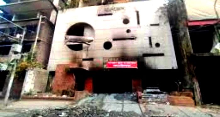 আওয়ামী লীগের কেন্দ্রীয় কার্যালয়ে আগুন